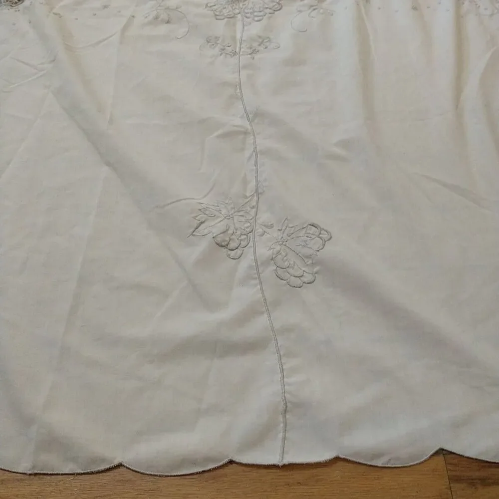 Large Tablecloth Embroidered Floral Cream Scalloped Trim Lightweight Oval Neutra